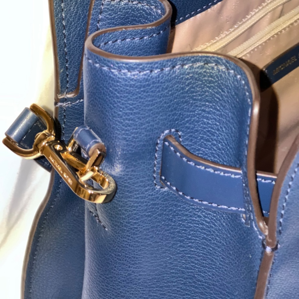 MICHAEL KORS HAMILTON MED SATCHEL- NAVY - Picture 13 of 15